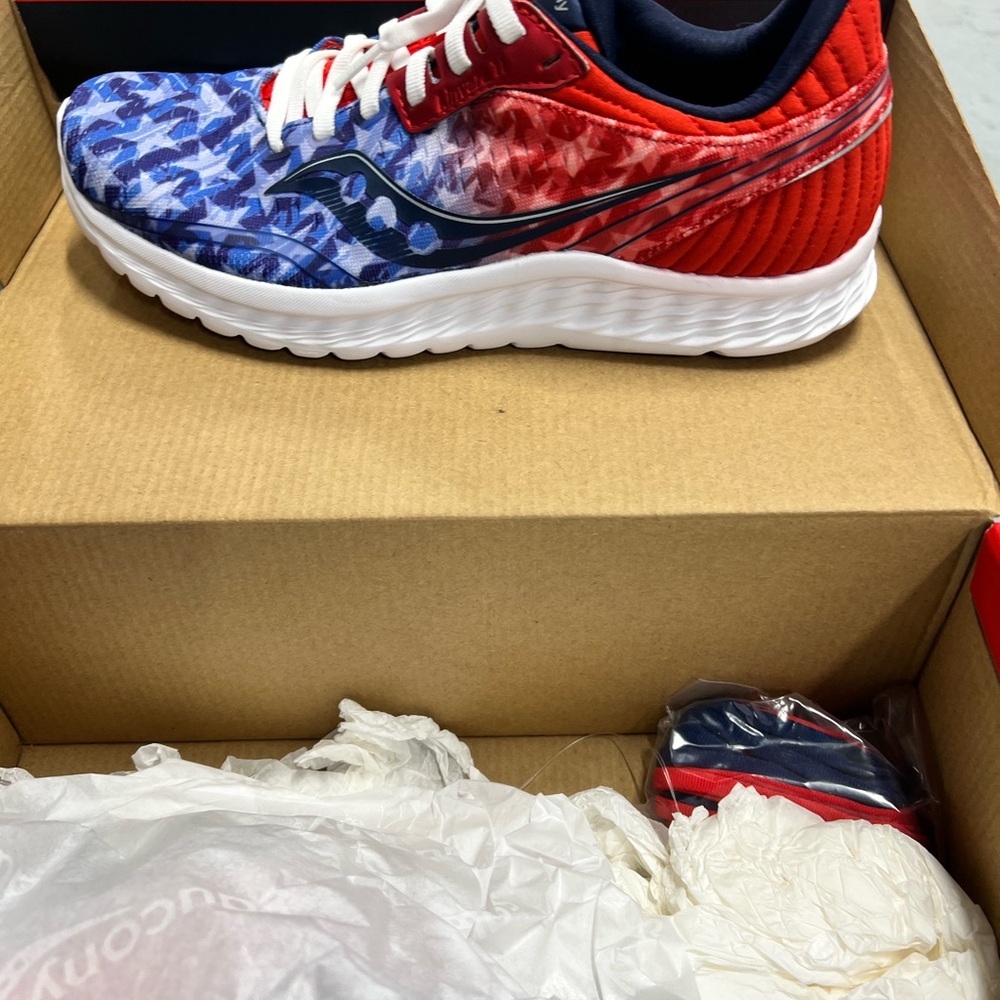Saucony Kinvara 11 Independence Day Women’s Running Size 9.5 Worn Once
